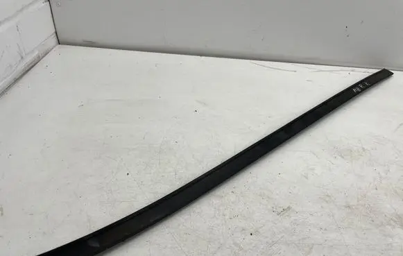 Mercedes-Benz R W251 Windshield trim A2516904962