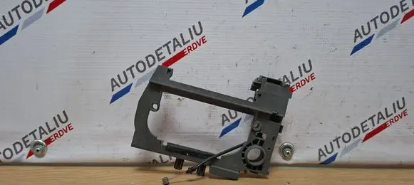 BMW 5 E39 Front door exterior handle/bracket 51218236643