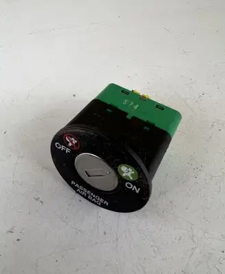 Hyundai Santa Fe Passenger airbag on/off switch 