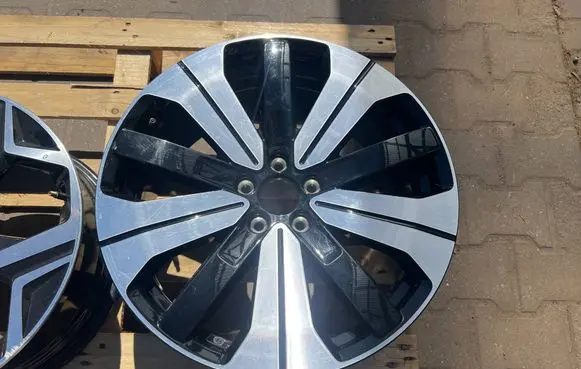 Volvo XC40 R19 alloy rim 32143627