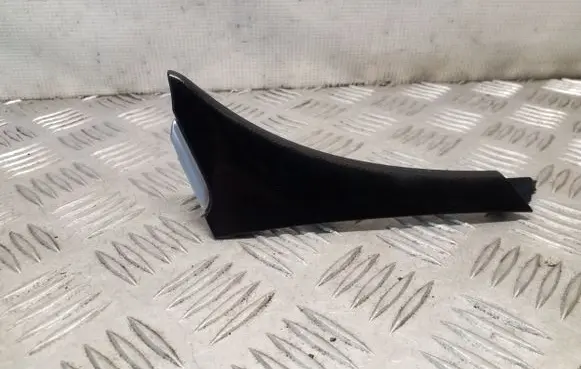 Dashboard glove box trim