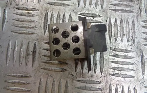 Nissan Micra Heater blower fan relay 