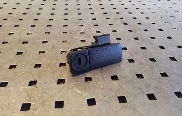 Nissan X-Trail T31 Glove box handle 