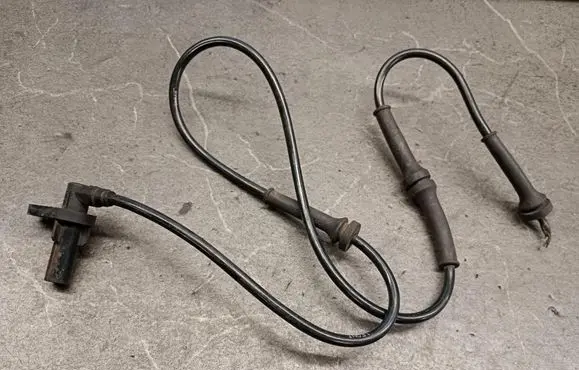 Land Rover Discovery 3 - LR3 ABS brake wheel speed sensor 0265007923