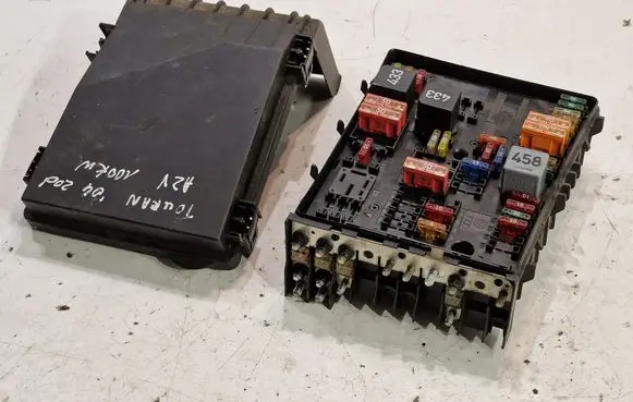Volkswagen Touran I Fuse module 1K0937124H 1K0937804B