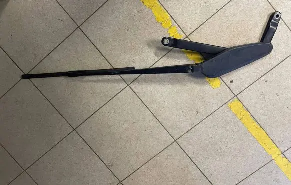 Nissan Almera Tino Front wiper blade arm 3390580239