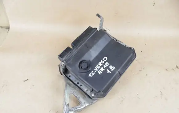 Toyota Corolla Verso AR10 Engine control unit/module 896610F190 MB2753004032