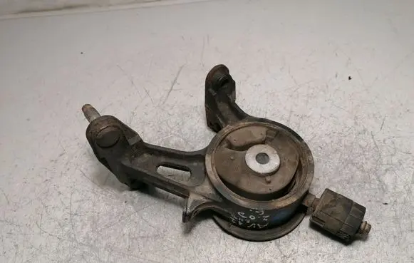 Toyota Avensis T270 Engine mount bracket