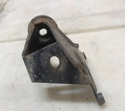 Volkswagen PASSAT B4 Engine mounting bracket 1H0199273B