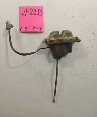 Nissan Almera Tino Tailgate exterior lock 1212121