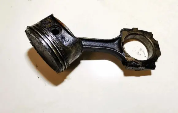 KIA Sedona Piston with connecting rod