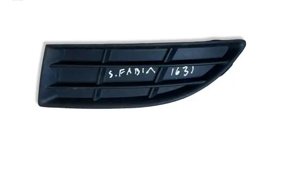 Skoda Fabia Mk2 (5J) Front fog light trim/grill 5J0807367A