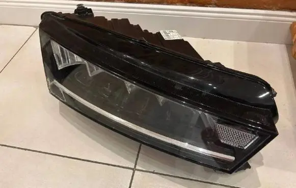 Skoda Octavia Mk4 Headlight/headlamp 5E4941016
