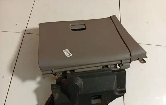 Nissan Almera Tino Glove box 68108BU200