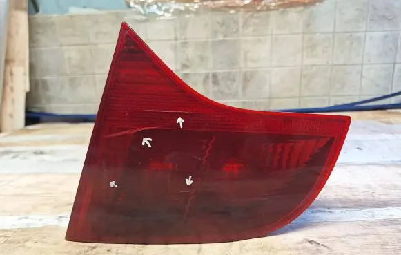 Tailgate rear/tail lights