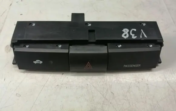 Toyota Corolla Verso AR10 Hazard light switch 843320F020