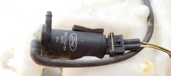 Ford Focus Windscreen/windshield washer pump 93BB17K624BA D00LA