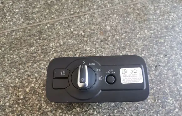 Volkswagen Touareg II Light switch 7P6941431E