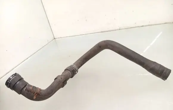 Engine coolant pipe/hose