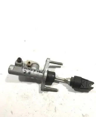 Toyota Hilux (AN10, AN20, AN30) Clutch master cylinder 