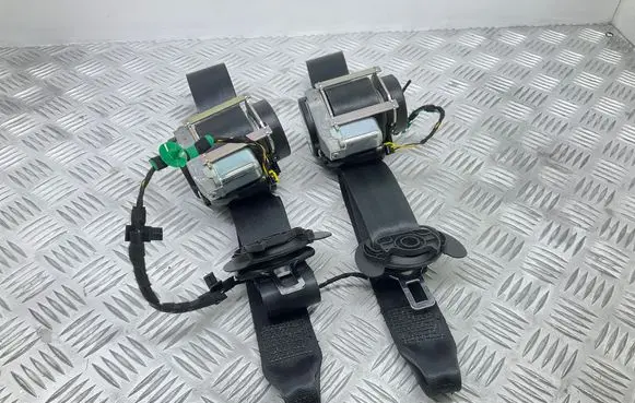 Volkswagen Scirocco Front seatbelt 1K8857706A 1K8857705A