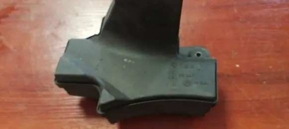 BMW 7 E38 Intake resonator 1432414