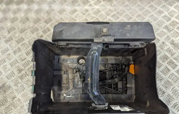 Opel Vivaro Battery box tray 