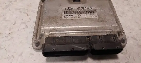 Volkswagen PASSAT B5.5 Engine control unit/module 038906019 1039S008 0281010977