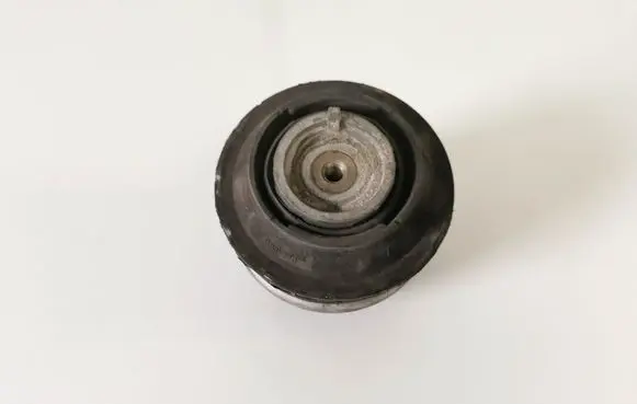 Mercedes-Benz E W211 Engine mount bracket