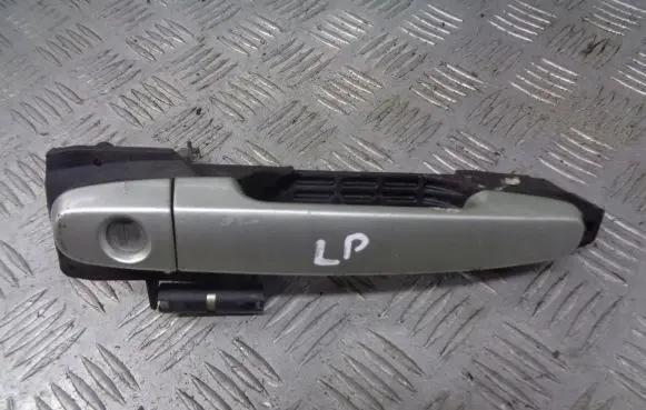 Toyota Avensis T250 Front door interior handle