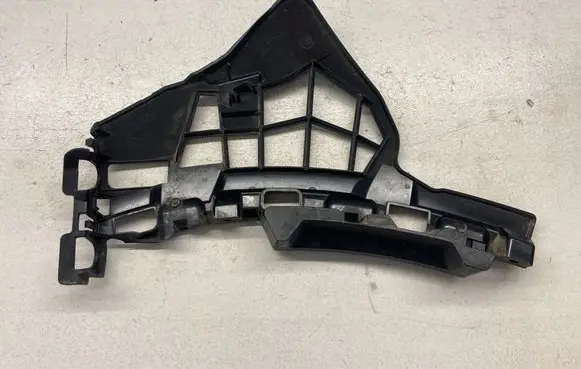 Front bumper mounting bracket