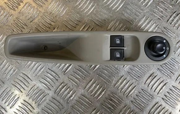 Renault Zoe Electric window control switch 254110044R 829502349R