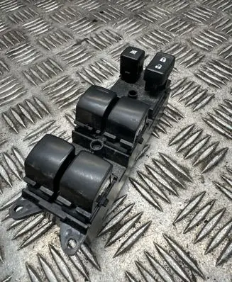 Mitsubishi Outlander Electric window control switch 1193T14AD