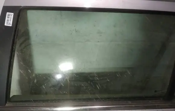 Rear door window glass