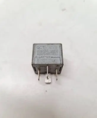 Volkswagen PASSAT B5.5 Other relay 20240072 141951253B
