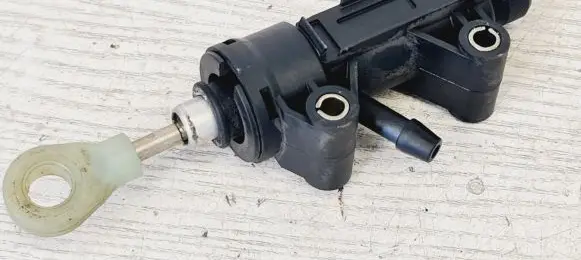 BMW 3 E90 E91 Clutch master cylinder 2526758822