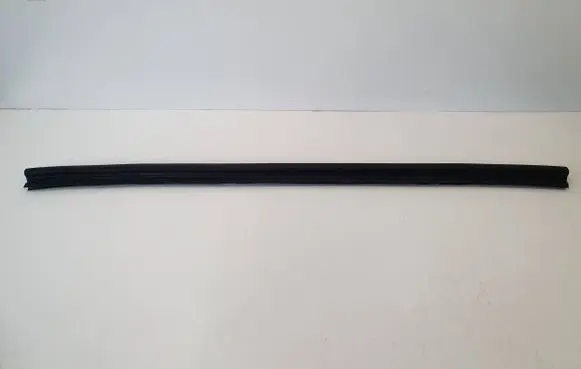 Porsche Macan (95B) Engine compartment rubber 95B823737