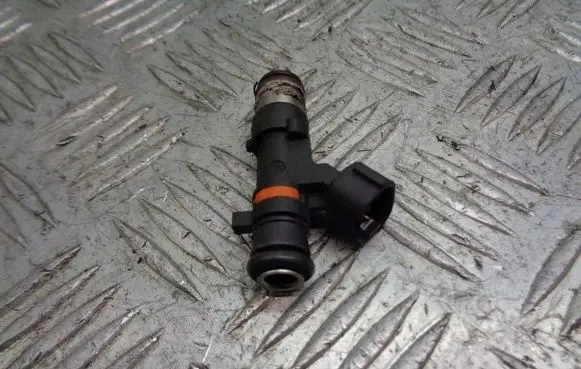 Nissan Micra Fuel injectors set 16600AX200