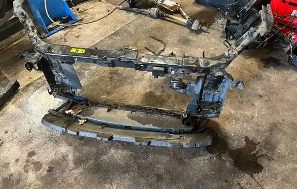 Nissan Qashqai+2 Radiator support slam panel