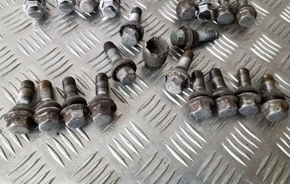 Volvo XC60 Nuts/bolts 