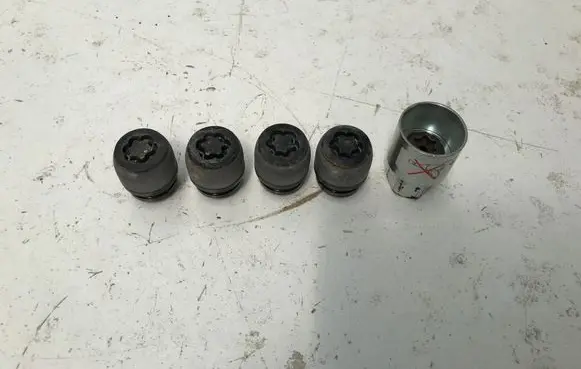 Nuts/bolts