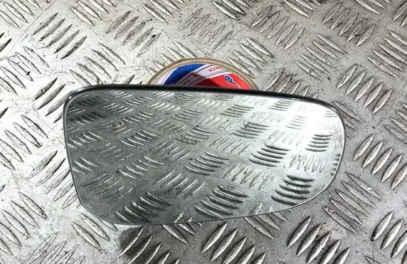 Volvo V60 Wing mirror glass 3001892