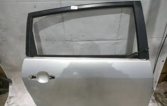 Toyota Corolla Verso AR10 Rear door PILKOS