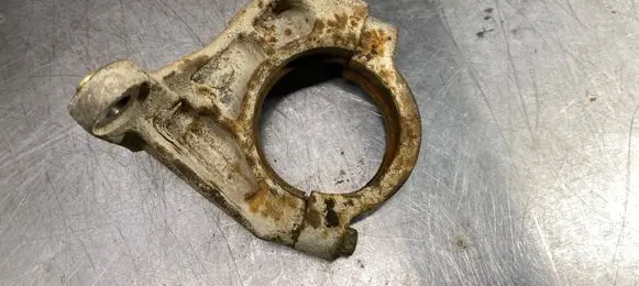 Volvo S80 Engine mounting bracket