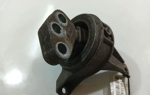 Opel Zafira B Engine mount bracket 13125627