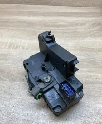 Opel Zafira A Front door lock 24444015