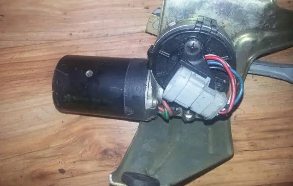 Renault 19 Wiper motor 0390246326