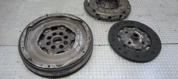 Citroen C5 Dual mass flywheel 9676364880