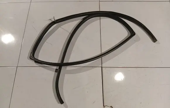 Toyota Corolla Verso AR10 Rubber seal rear door 