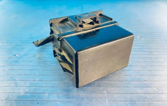 Volvo V70 Relay mounting block E1826C E434E 6G9T14B192AA